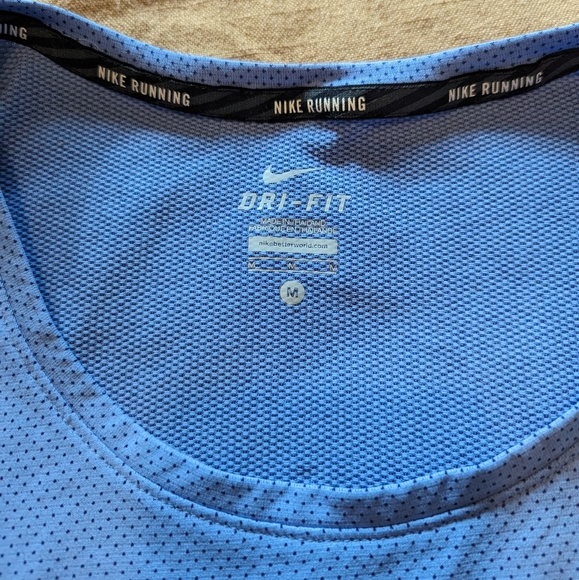 Nike Dri-fit Women's Running Shirt | Size Medium - Picture 4 of 9